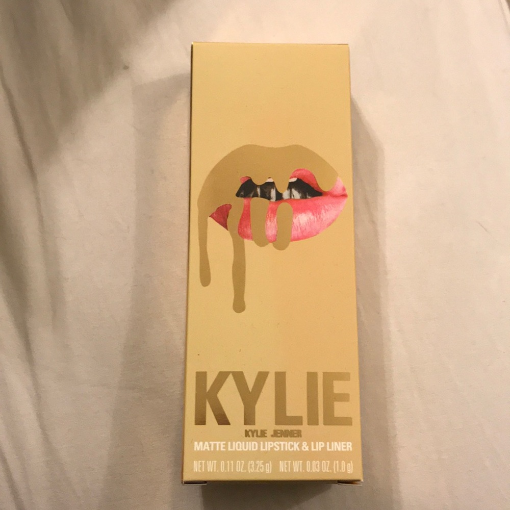 Kylie Jenner lip kit in June bug